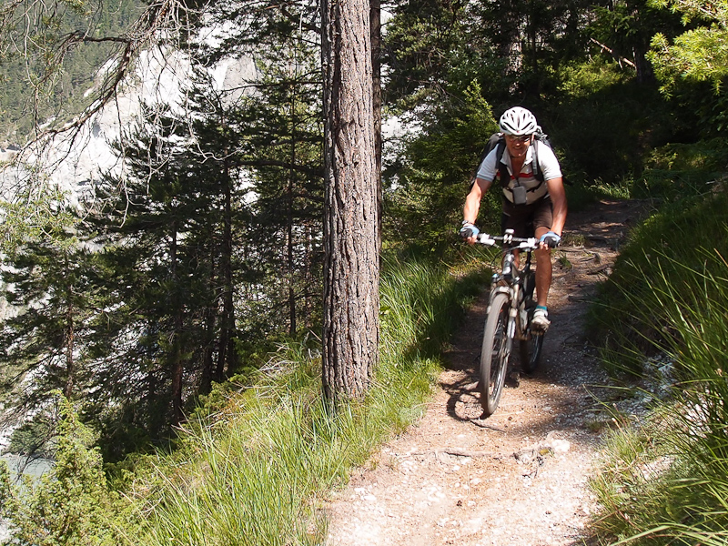 Trail in die Rheinschlucht