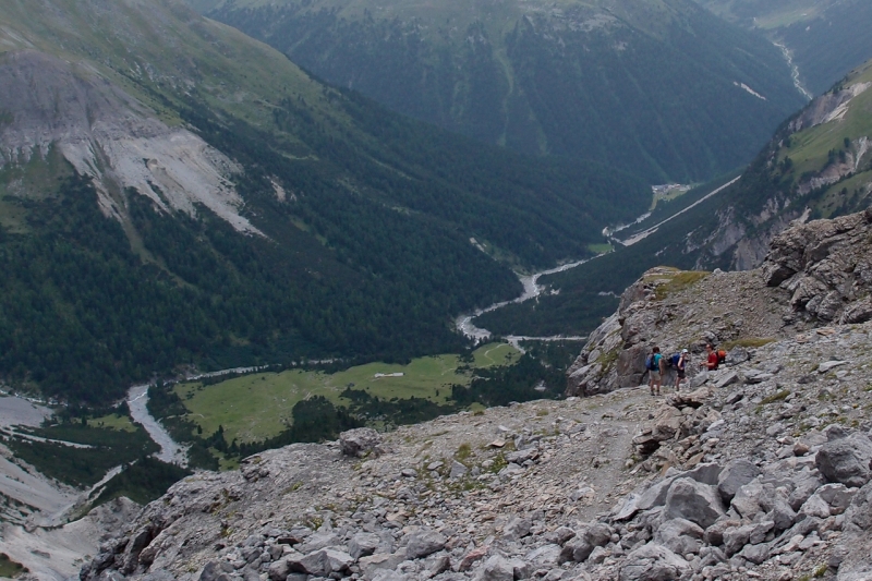 Steiler Abstieg zur Alp Sesvenna