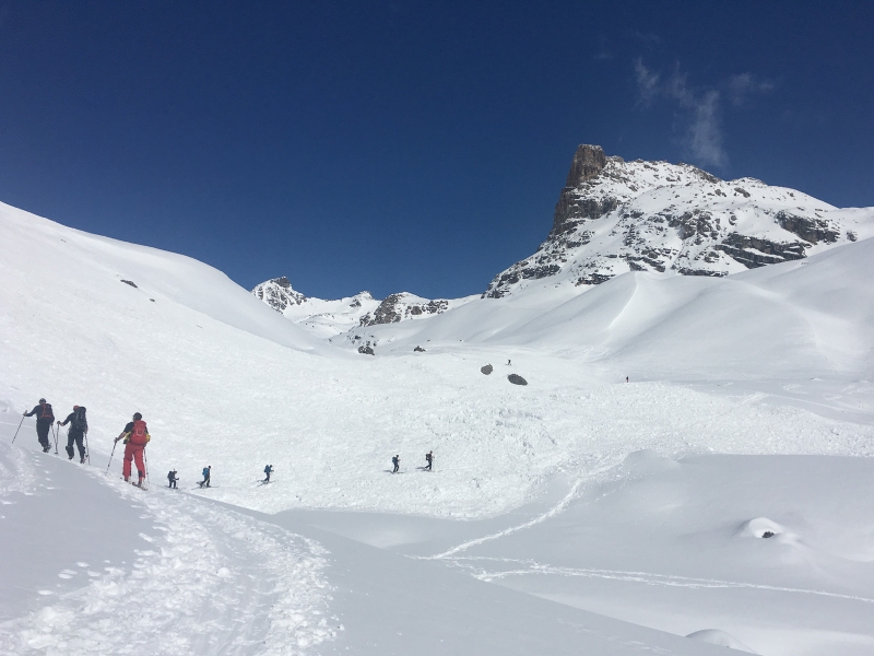 Im Aufstieg zum Piz Campagnung, hinten der Corn Alv